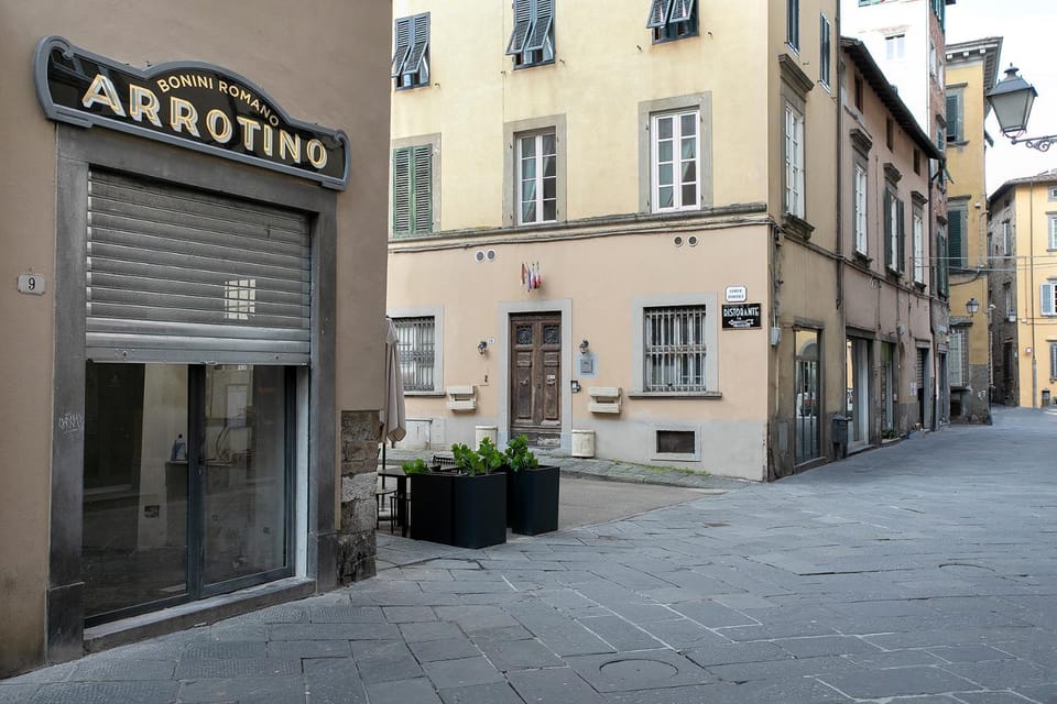 Property building, Neighbourhood, Street view, Location