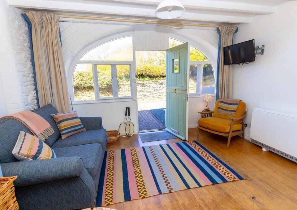 Coast Barn, Noss Mayo, Plymouth House in England