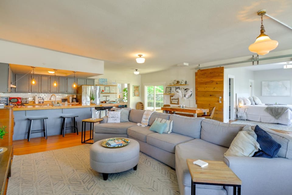 Gig Harbor House w/ Private Beach + Views! House in Puget Sound
