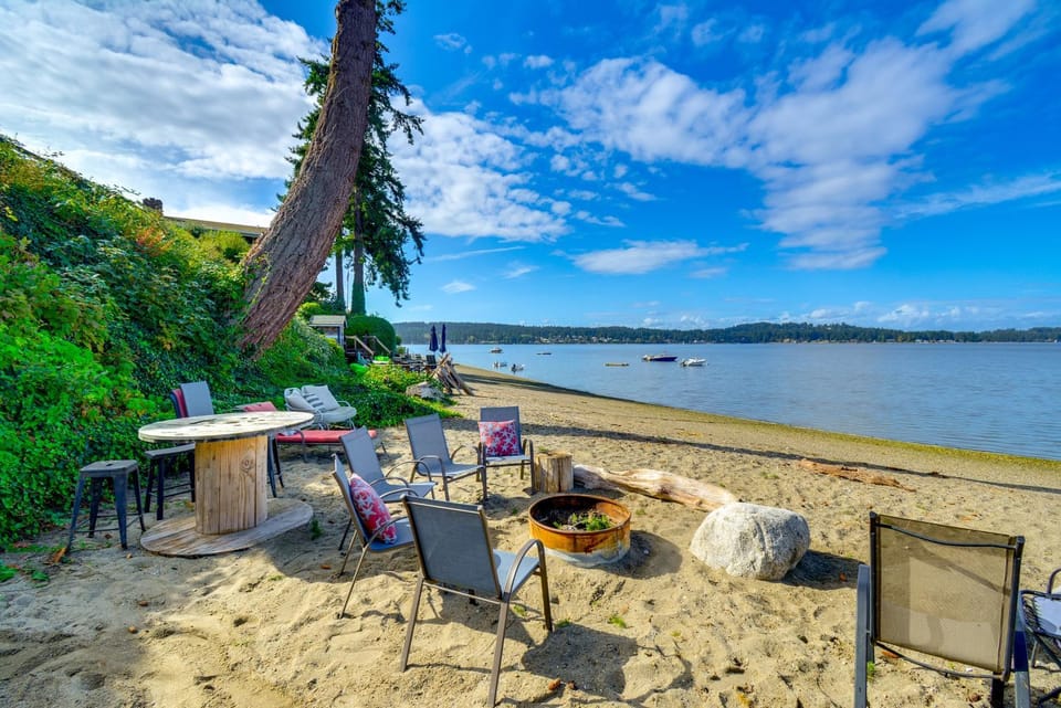 Gig Harbor House w/ Private Beach + Views! House in Puget Sound