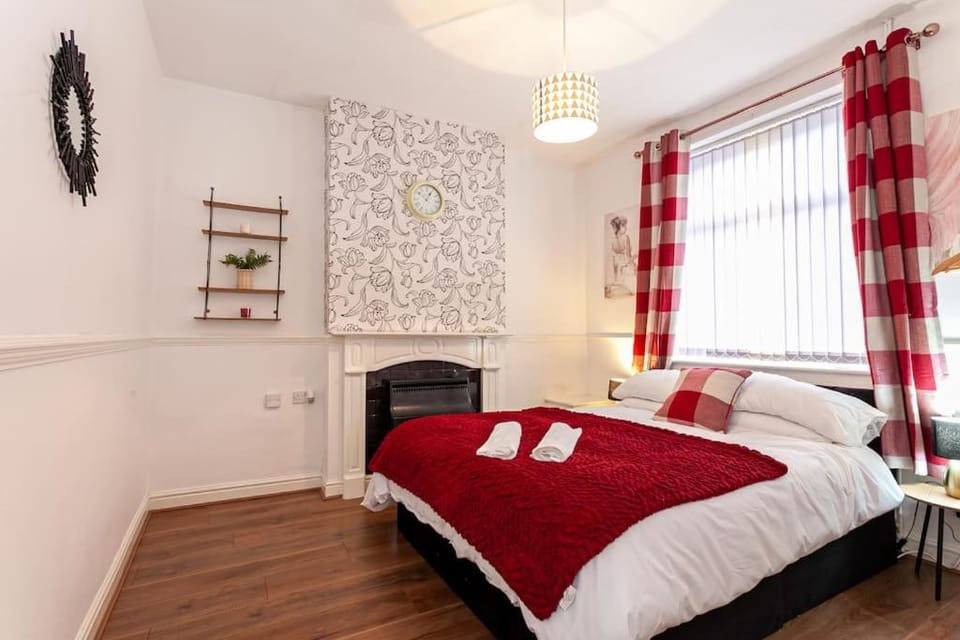 Bed, Photo of the whole room, Bedroom