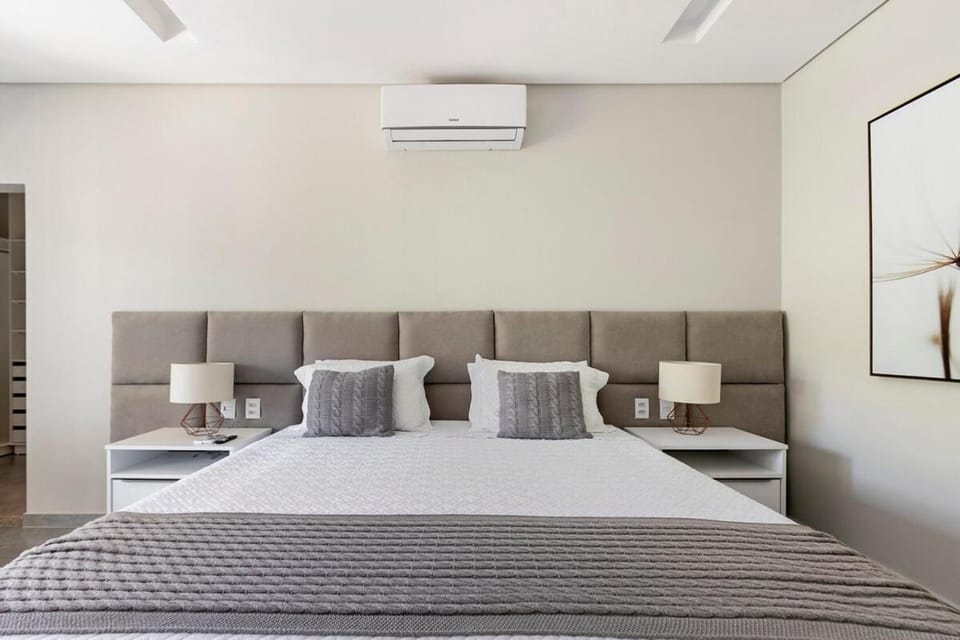 Bed, Bedroom, air conditioner