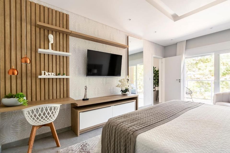 Bed, TV and multimedia, Bedroom, hair dresser
