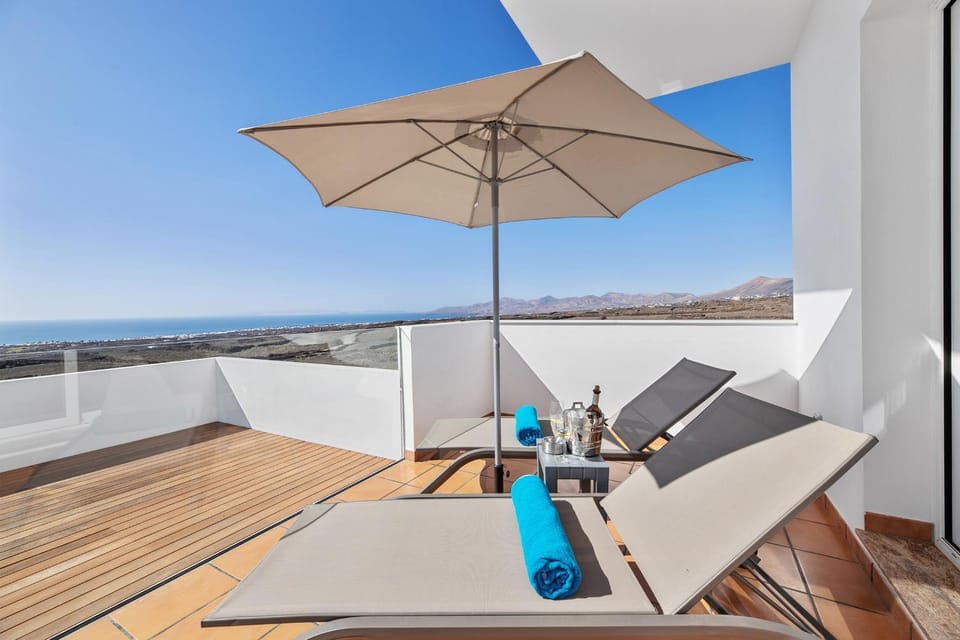 Natural landscape, Balcony/Terrace, Sea view