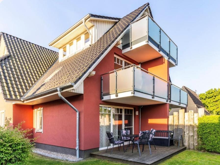 Property building, Garden, Balcony/Terrace