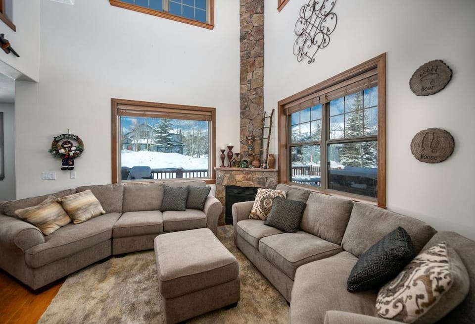 Vista Point Lookout Home: Dog Friendly, Views, Hot Tub House in Breckenridge