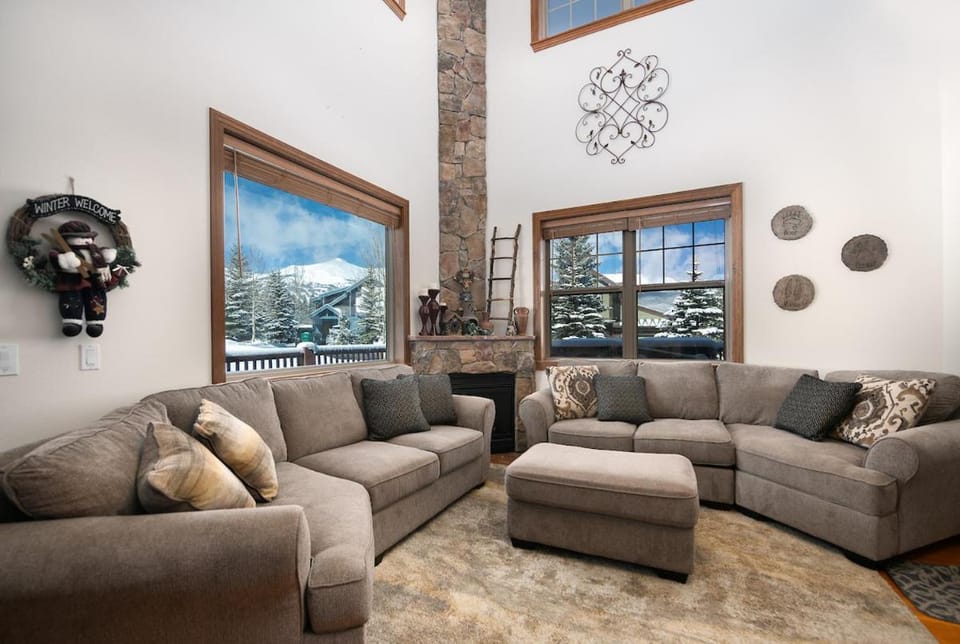 Vista Point Lookout Home: Dog Friendly, Views, Hot Tub House in Breckenridge