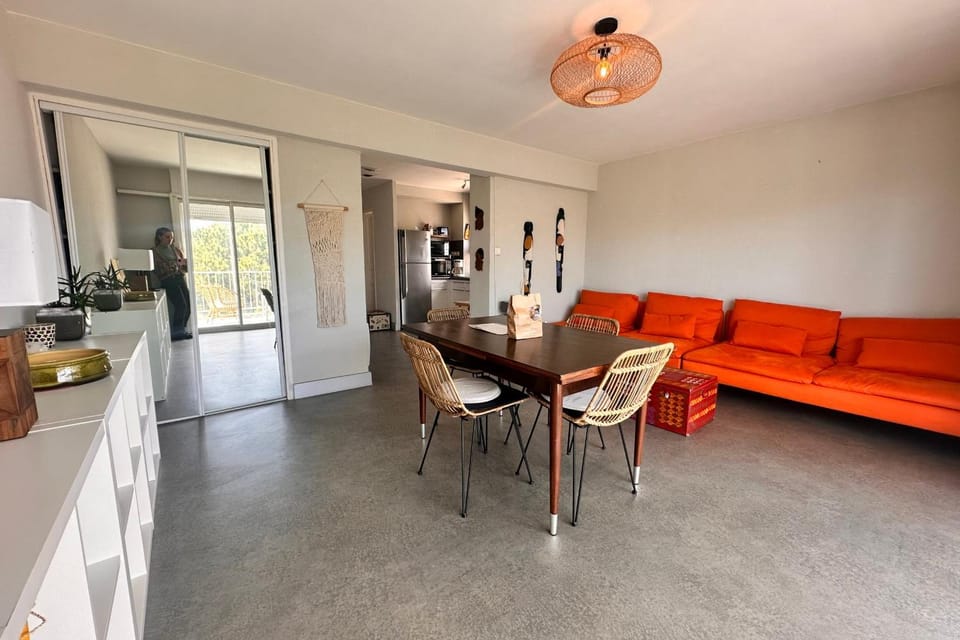 Living room, Dining area