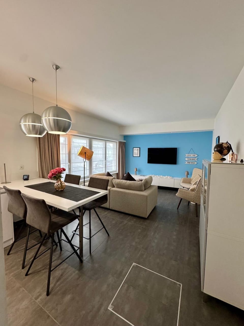 Living room, Seating area, Dining area