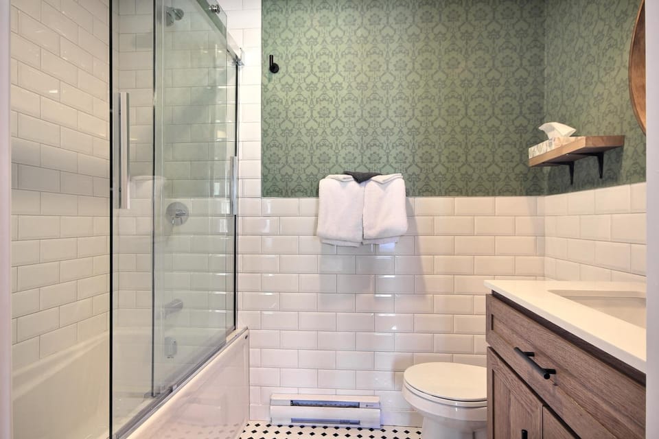 Shower, Toilet, Bathroom, Bath