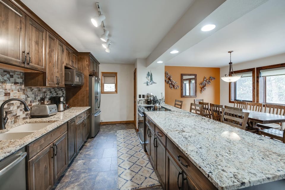 Park Place Bonanza Condo: Ski-In, Stroll To Main St Apartment in Breckenridge