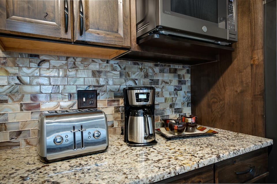 Park Place Bonanza Condo: Ski-In, Stroll To Main St Apartment in Breckenridge