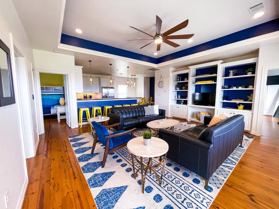 TV and multimedia, Living room, Seating area, fireplace