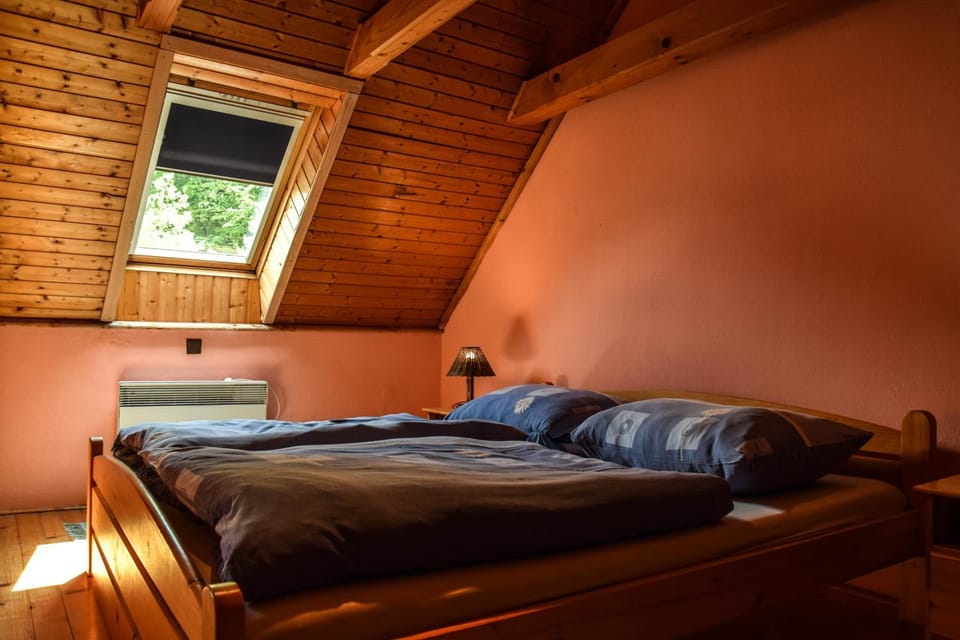 Photo of the whole room, Bedroom