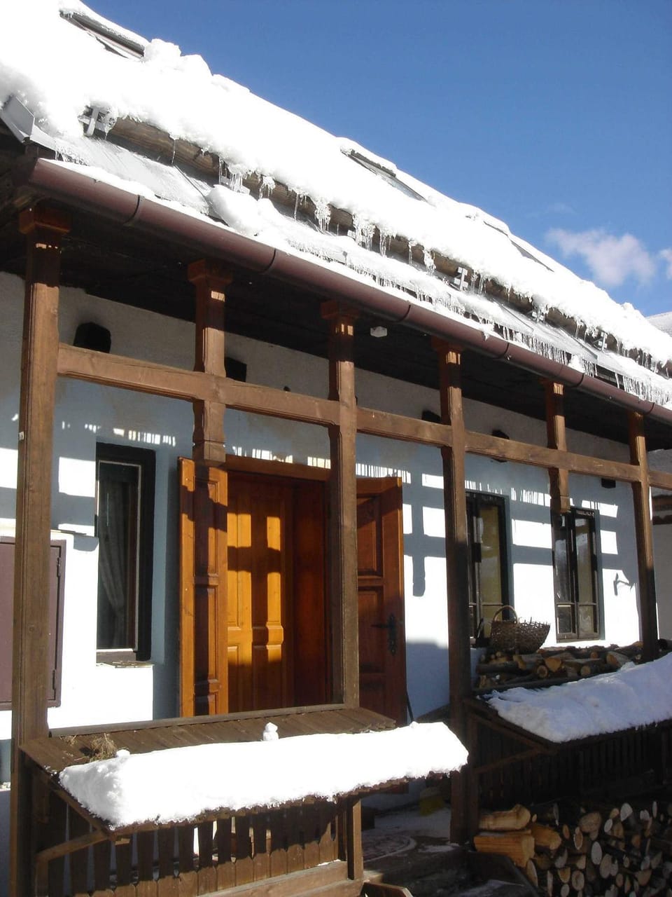 Property building, Facade/entrance, Winter