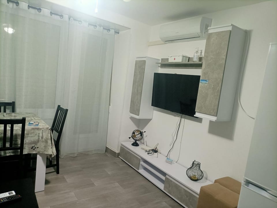 Dining area, internet, air conditioner