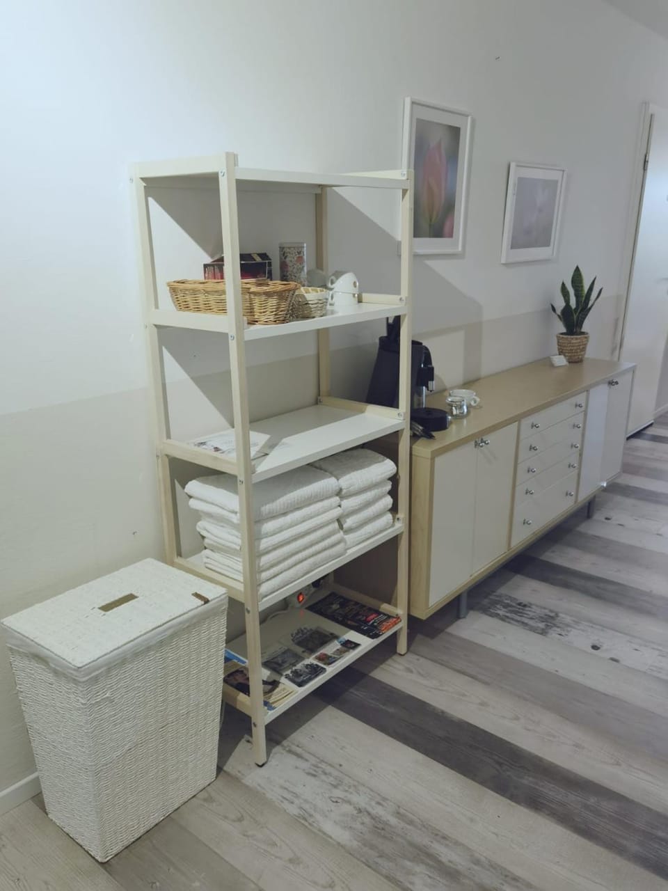 Coffee/tea facilities, Food and drinks, towels