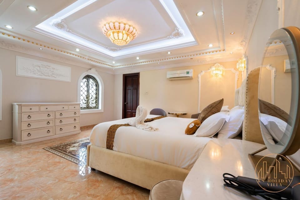 Banquet/Function facilities, Seating area, Bedroom, bunk bed, Inner courtyard view, air conditioner