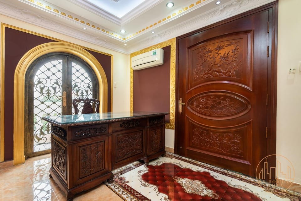 Lobby or reception, Seating area, hair dresser, air conditioner