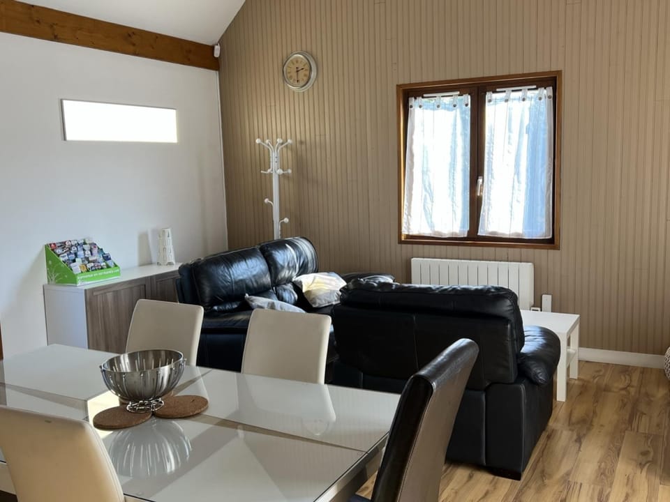 Charmant chalet 4P avec jardin privatif, proche plage et commerces à Merville-Franceville - FR-1-487-333 Chalet in Normandy