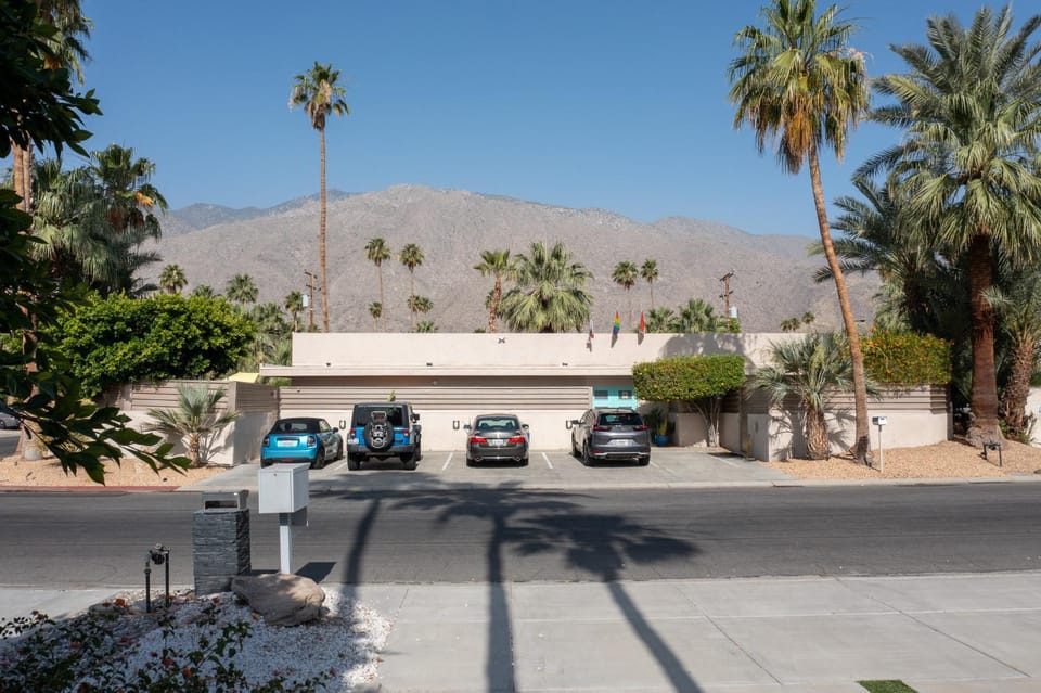 El Noa Noa - 21 and Over Hotel in Palm Springs