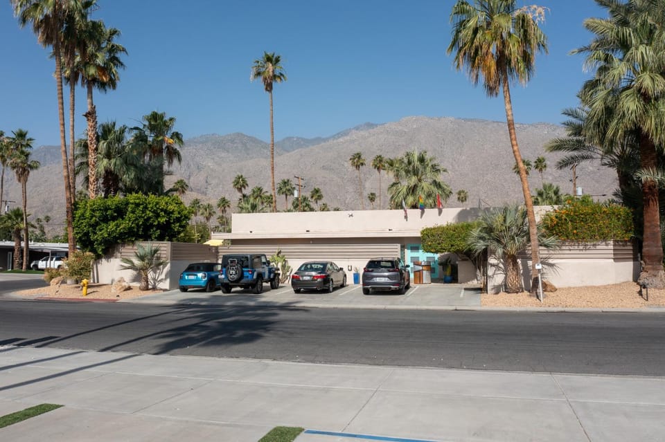 El Noa Noa - 21 and Over Hotel in Palm Springs