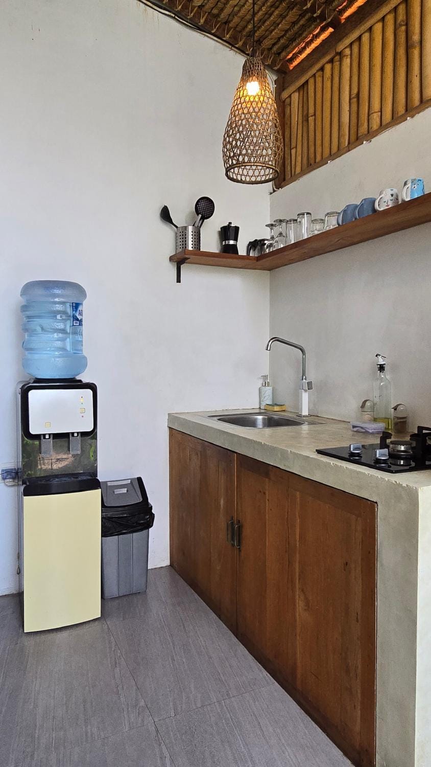 Kitchen or kitchenette, minibar