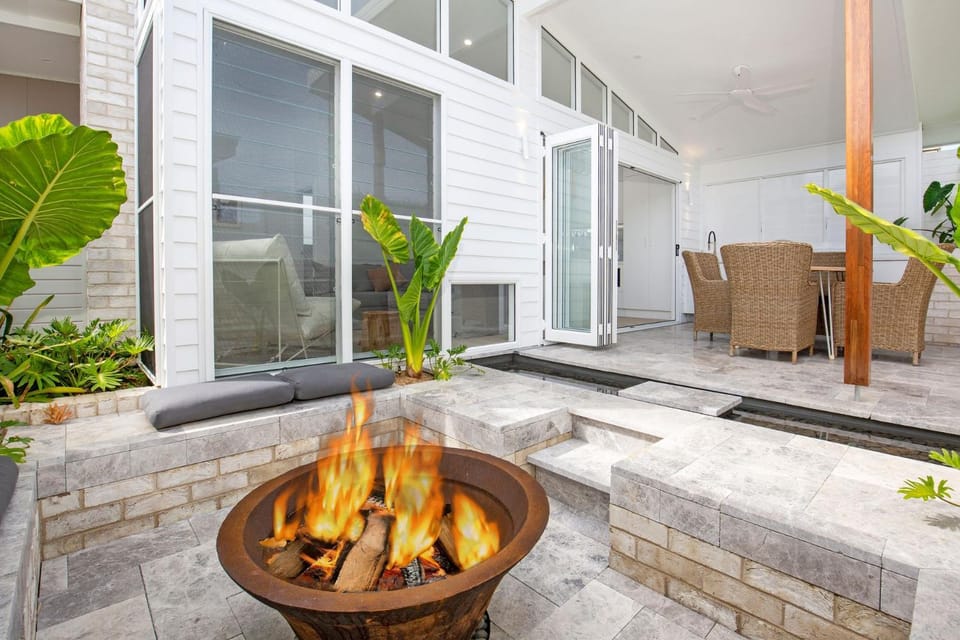 Unwind Pet Friendly 1 Min Walk to Beach House in Culburra Beach