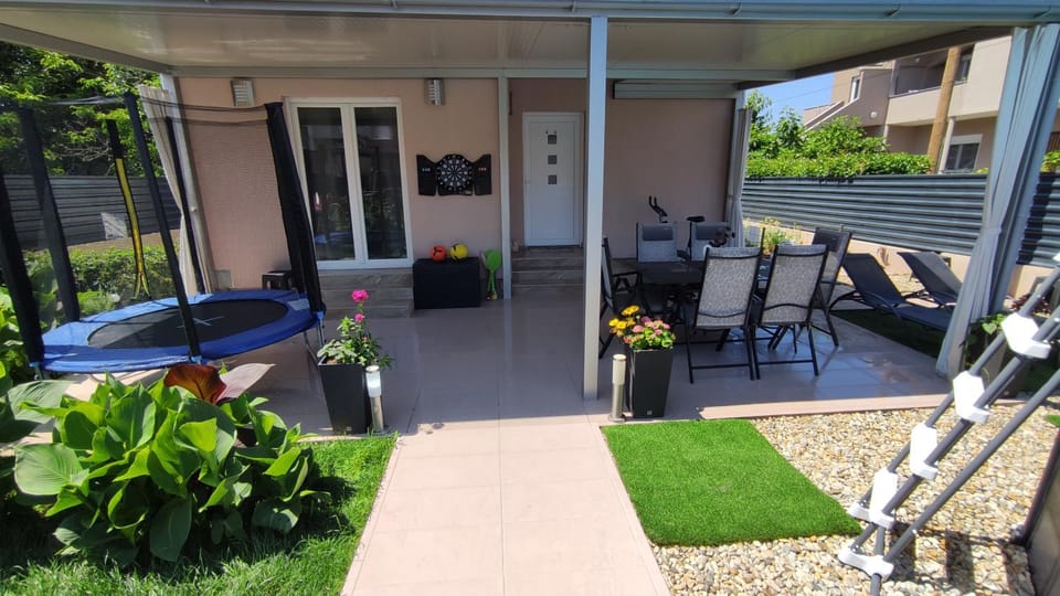 Patio, Spring, Garden, View (from property/room), Balcony/Terrace, Balcony/Terrace, Seating area, Garden view