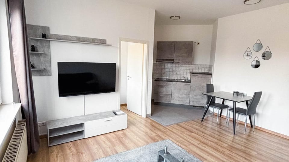 Communal lounge/ TV room, Kitchen or kitchenette, Living room, Seating area, Dining area, Evening entertainment, stove