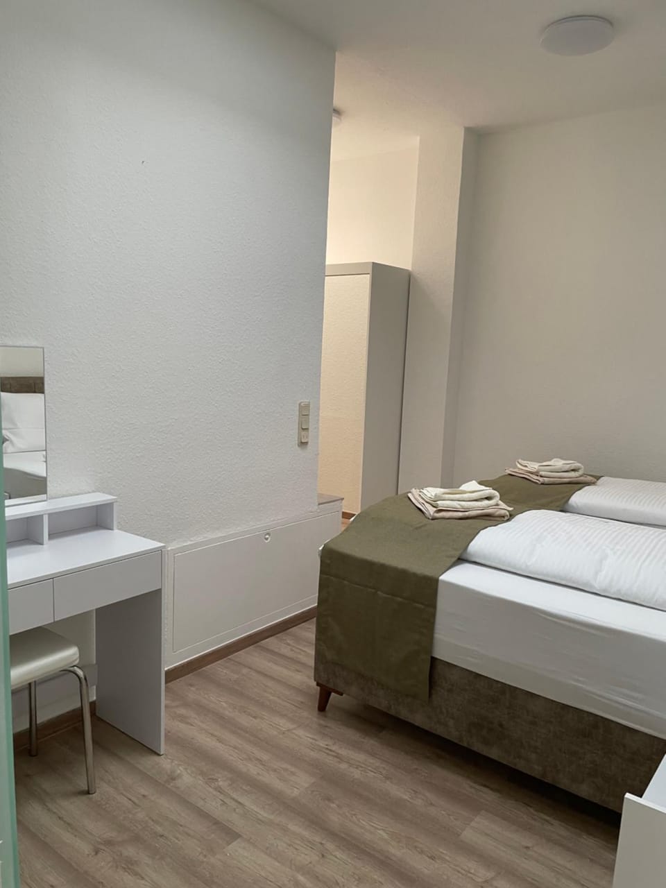 Bed, Photo of the whole room, Bedroom, hair dresser, wardrobe