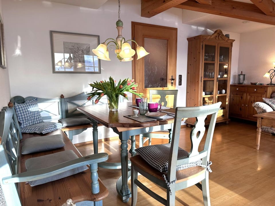 Seating area, Dining area