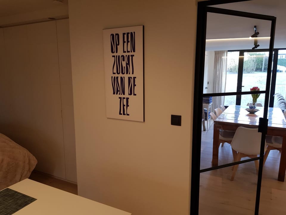 Dining area, Food, Quiet street view