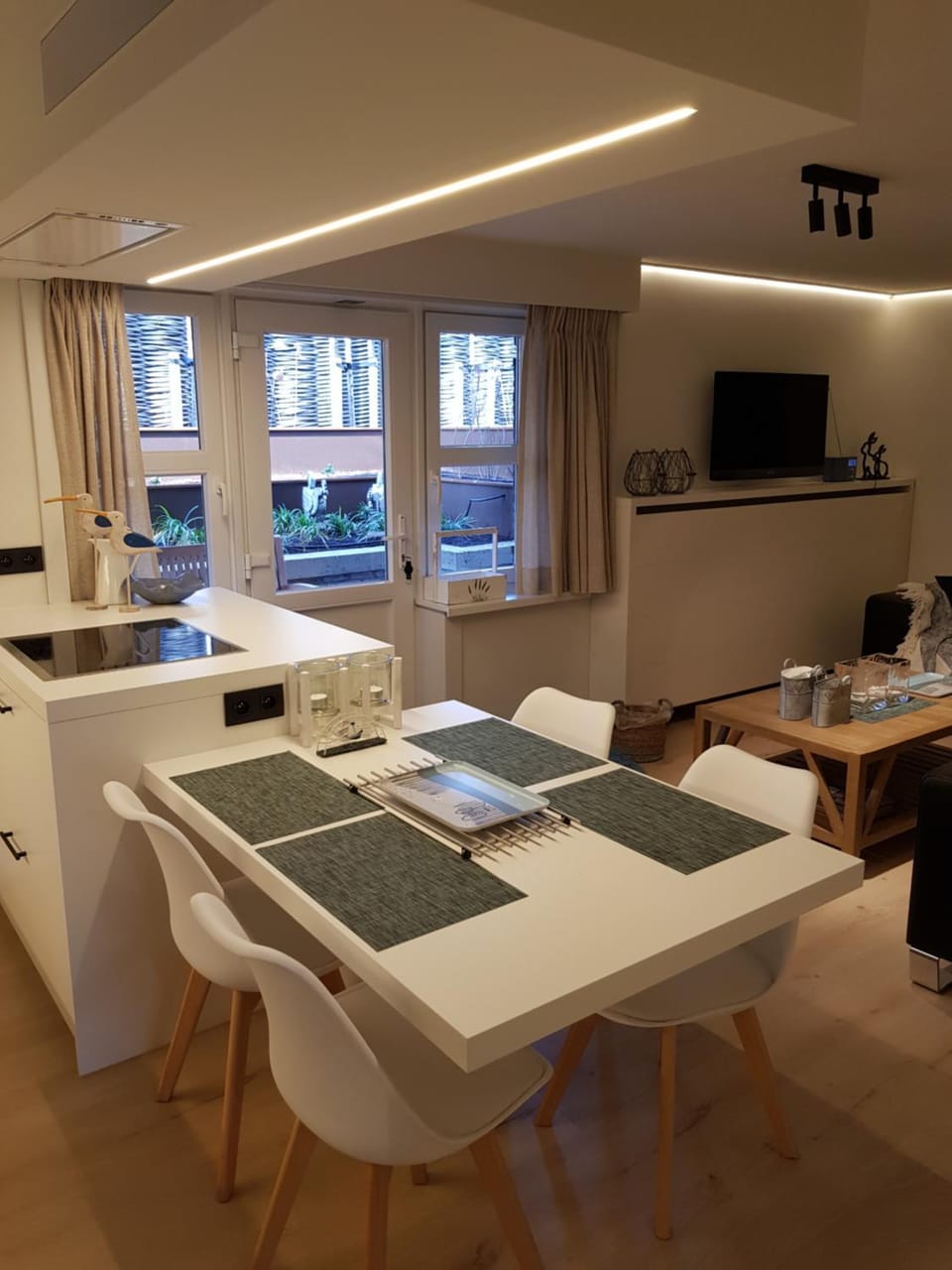 View (from property/room), Kitchen or kitchenette, Dining area, Garden view, Breakfast, dishwasher, towels, kitchen