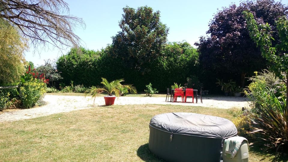 Garden, Hot Tub, Balcony/Terrace