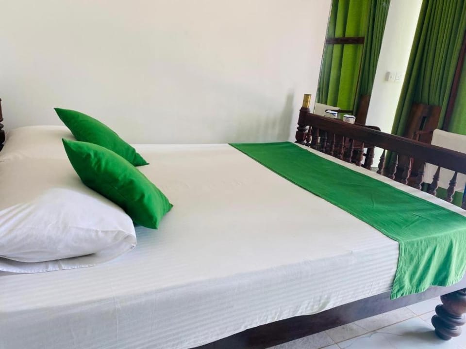 Amadio Beach Resort Hostel in Hikkaduwa