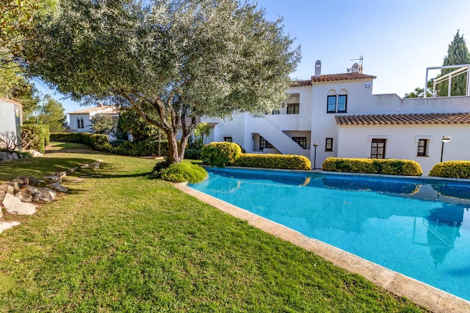 Cau del Llop 76 - apartamento piscina comunitaria Apartment in Alt Empordà