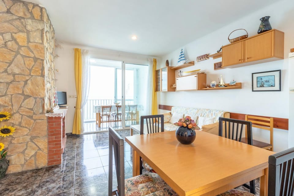 Fener de Baix 81 - Apartamento primera línea mar Apartment in Alt Empordà