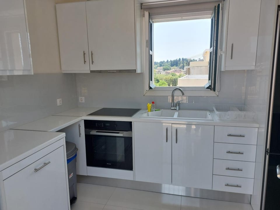 Kitchen or kitchenette, dishwasher, stove, washing machine