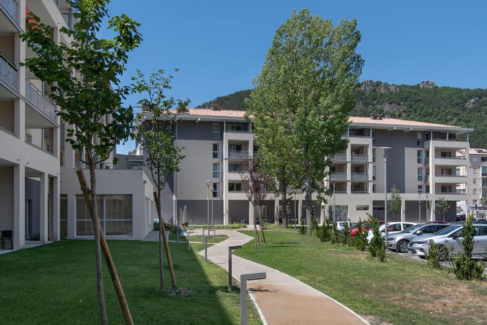 Garden, Parking