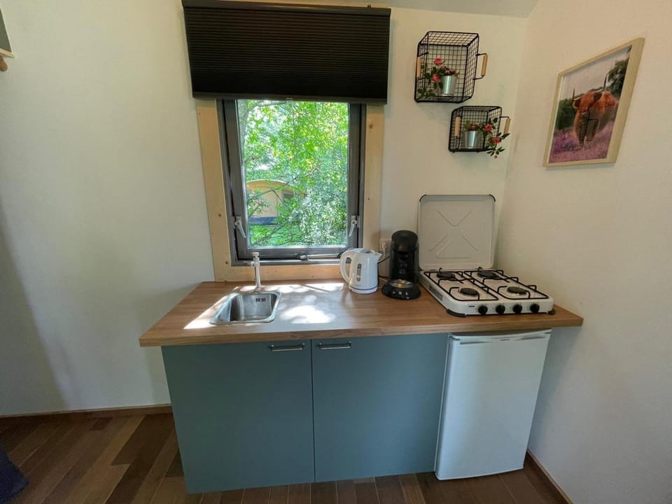 Coffee/tea facilities, Kitchen or kitchenette
