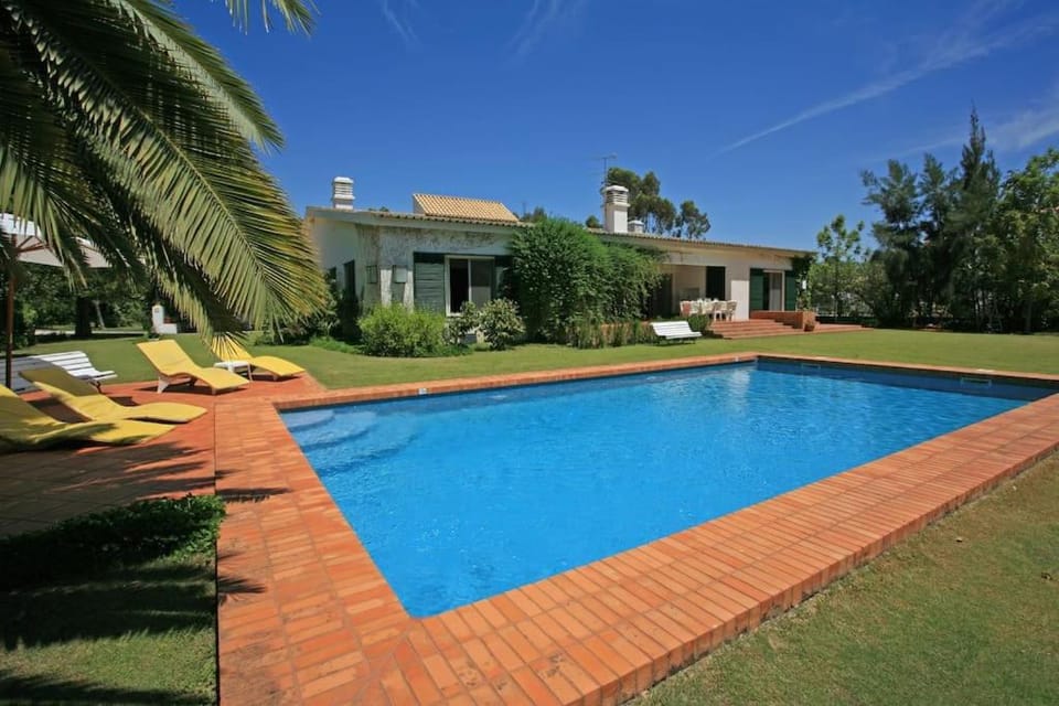 Property building, Garden, Swimming pool, Swimming pool