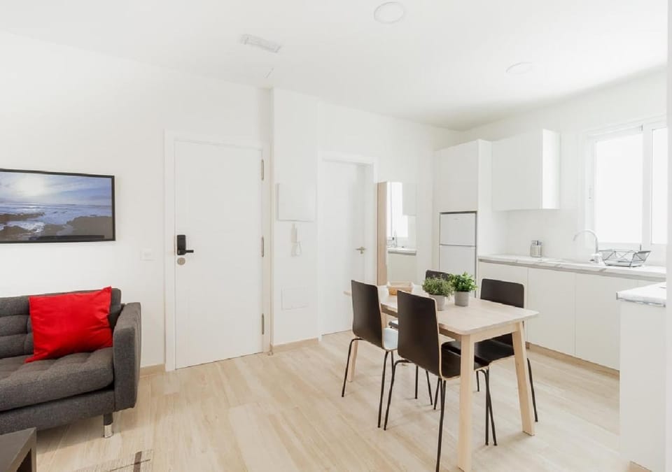 Kitchen or kitchenette, Seating area, Dining area