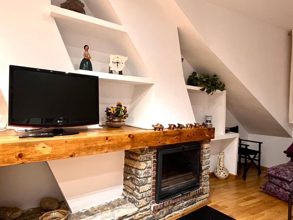 Communal lounge/ TV room, Seating area, Dining area, flat iron