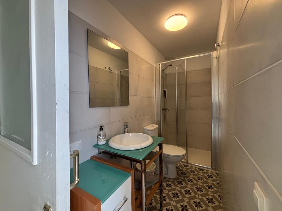 Shower, Bathroom, towels