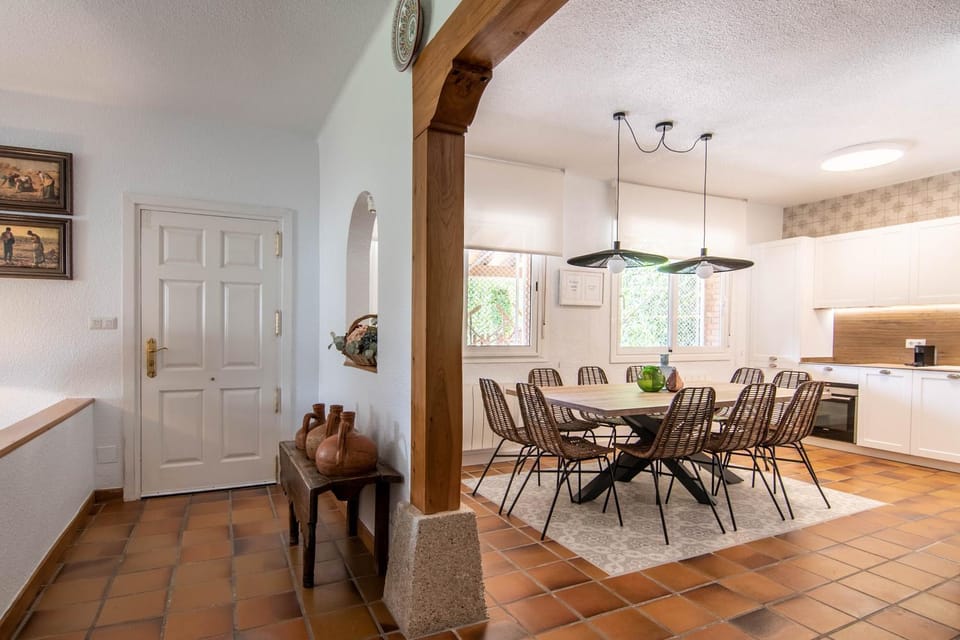 Living room, Lobby or reception, Seating area, Dining area