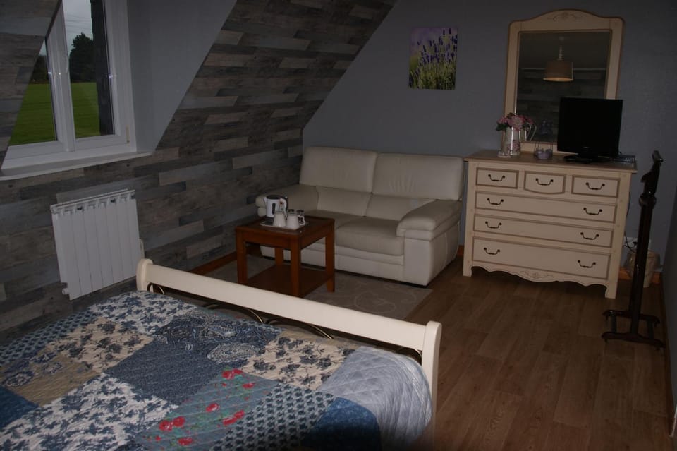 Seating area, Bedroom