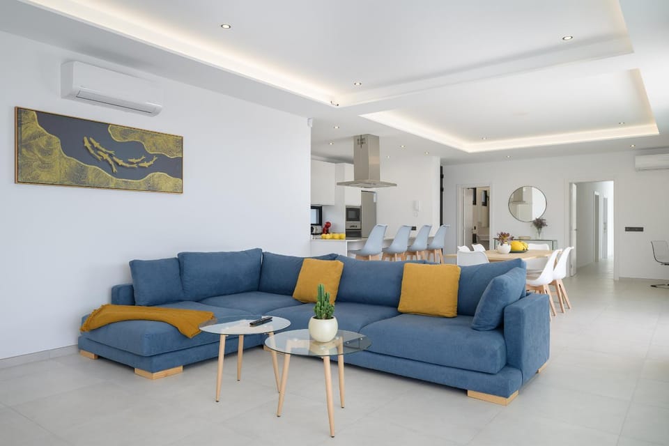 Communal lounge/ TV room, Living room