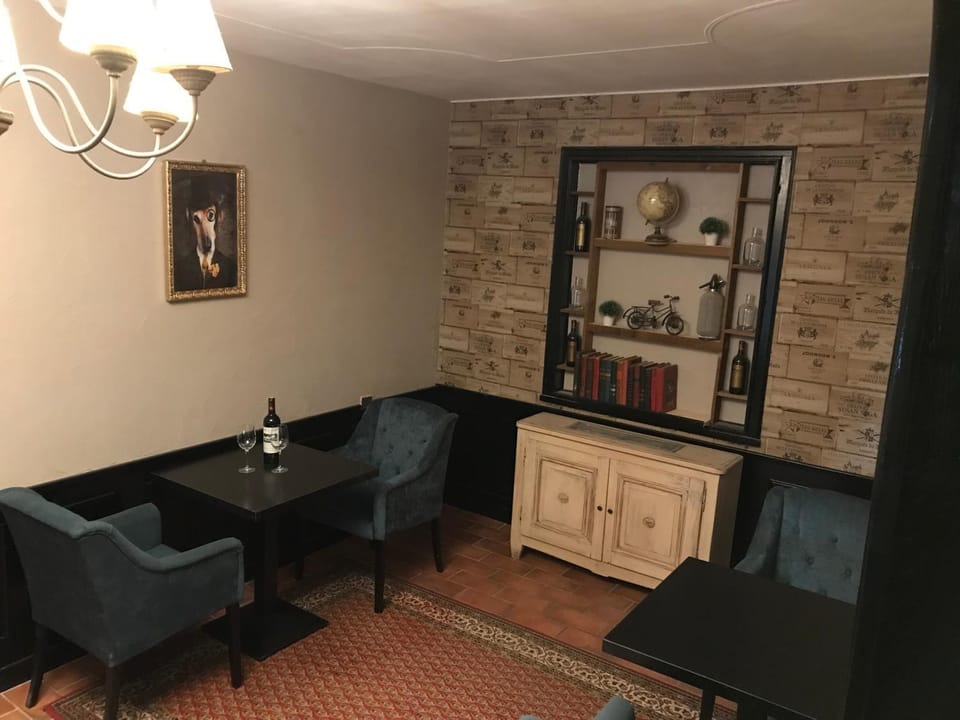 Lounge or bar, Seating area