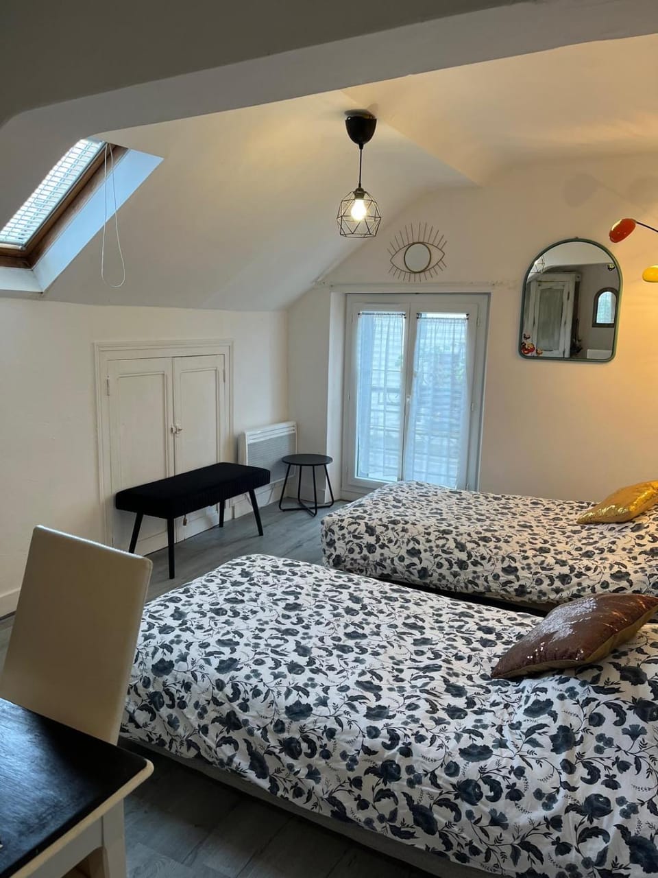 Bed, Photo of the whole room, Bedroom